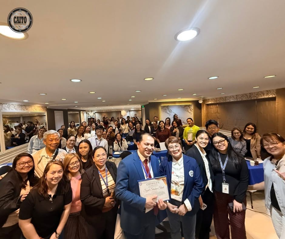 Certificate presentation at the CAITO visa processing training for travel agencies